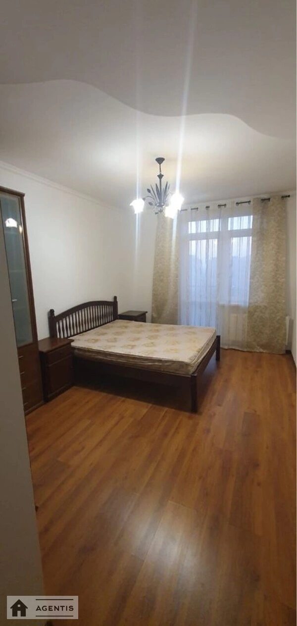 Сдам квартиру 3 комнаты, 90 m², 19 эт./24 этажа. 8, Дарницкий 8, Киев. 