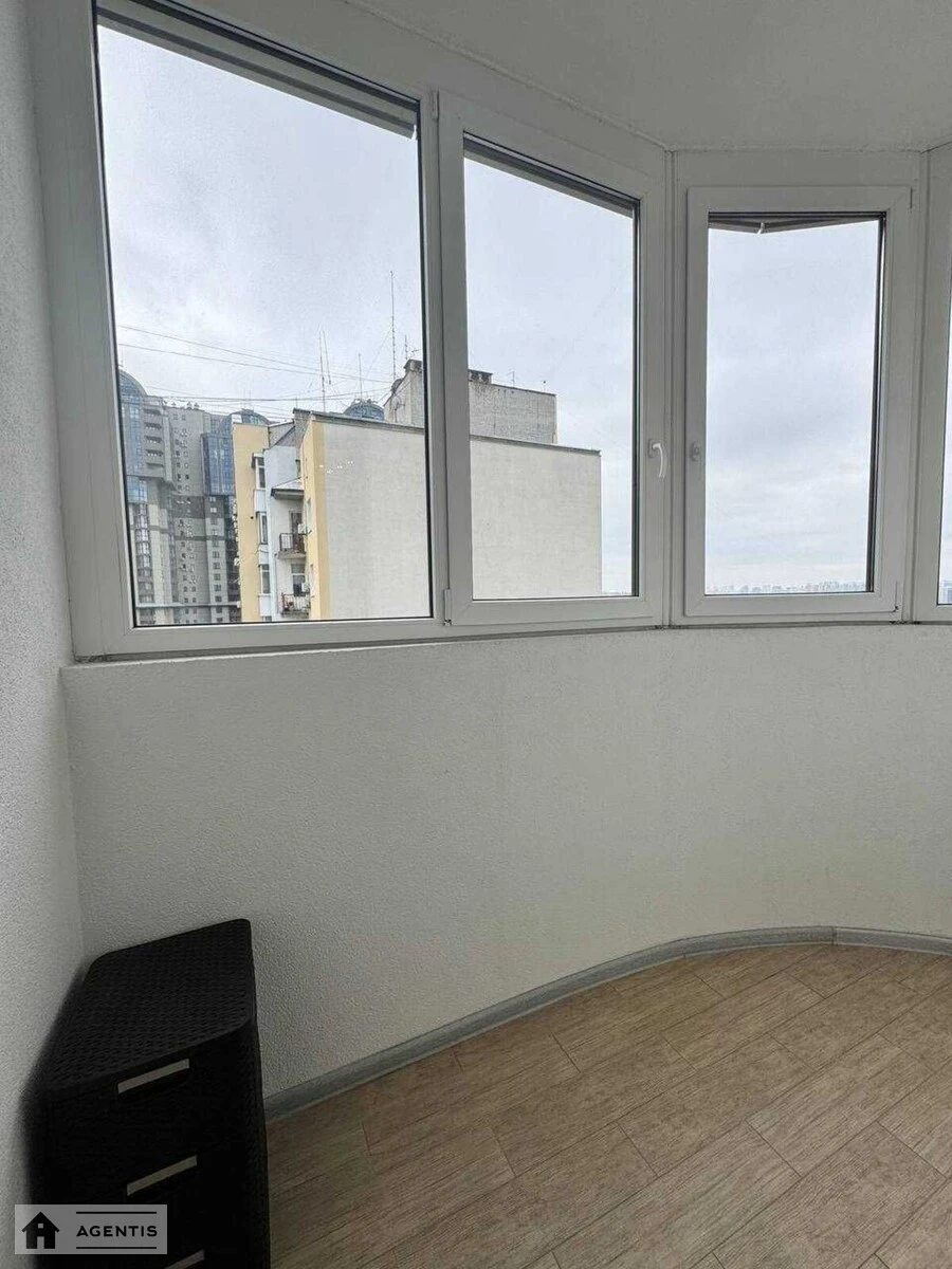 Apartment for rent 2 rooms, 70 m², 12th fl./22 floors. Dragomanova, Kyiv. 