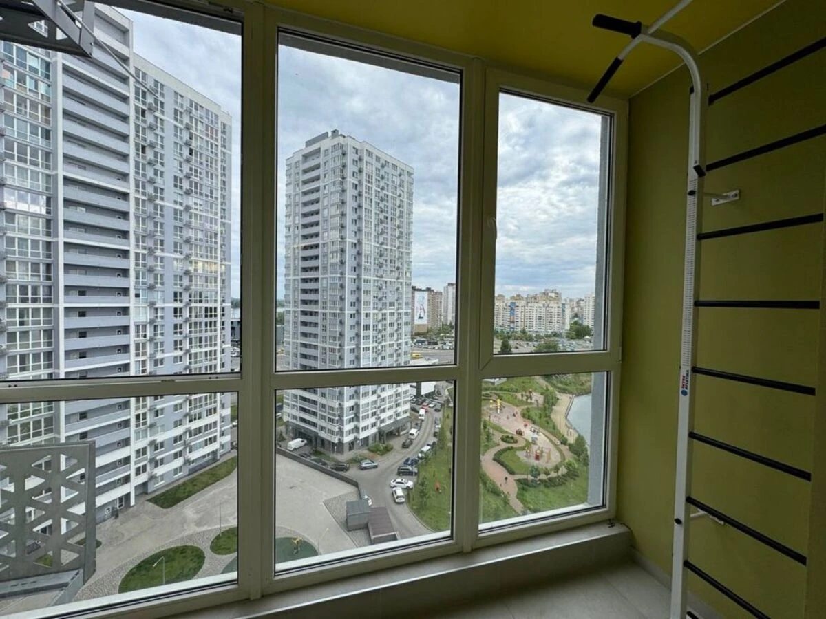 Apartment for rent 1 room, 43 m², 17th fl./25 floors. Revutckogo, Kyiv. 