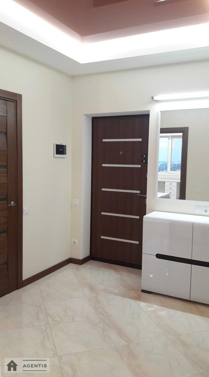 Сдам квартиру 1 комната, 50 m², 20 эт./24 этажа. 35, Героев Севастополя 35, Киев. 