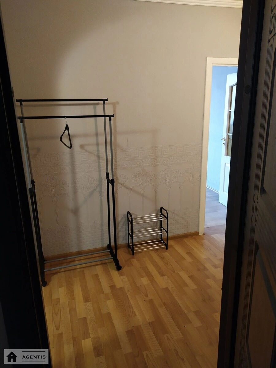 Apartment for rent 3 rooms, 74 m², 2nd fl./11 floors. 13, Voskresenskyy prosp. Perova, Kyiv. 