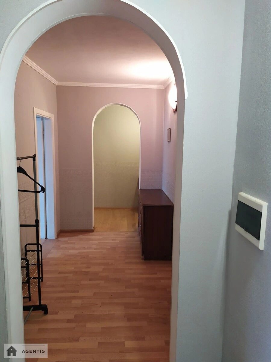 Apartment for rent 3 rooms, 74 m², 2nd fl./11 floors. 13, Voskresenskyy prosp. Perova, Kyiv. 