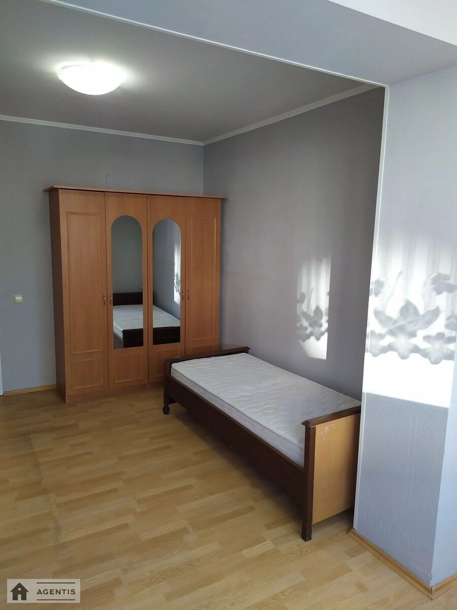 Apartment for rent 3 rooms, 74 m², 2nd fl./11 floors. 13, Voskresenskyy prosp. Perova, Kyiv. 