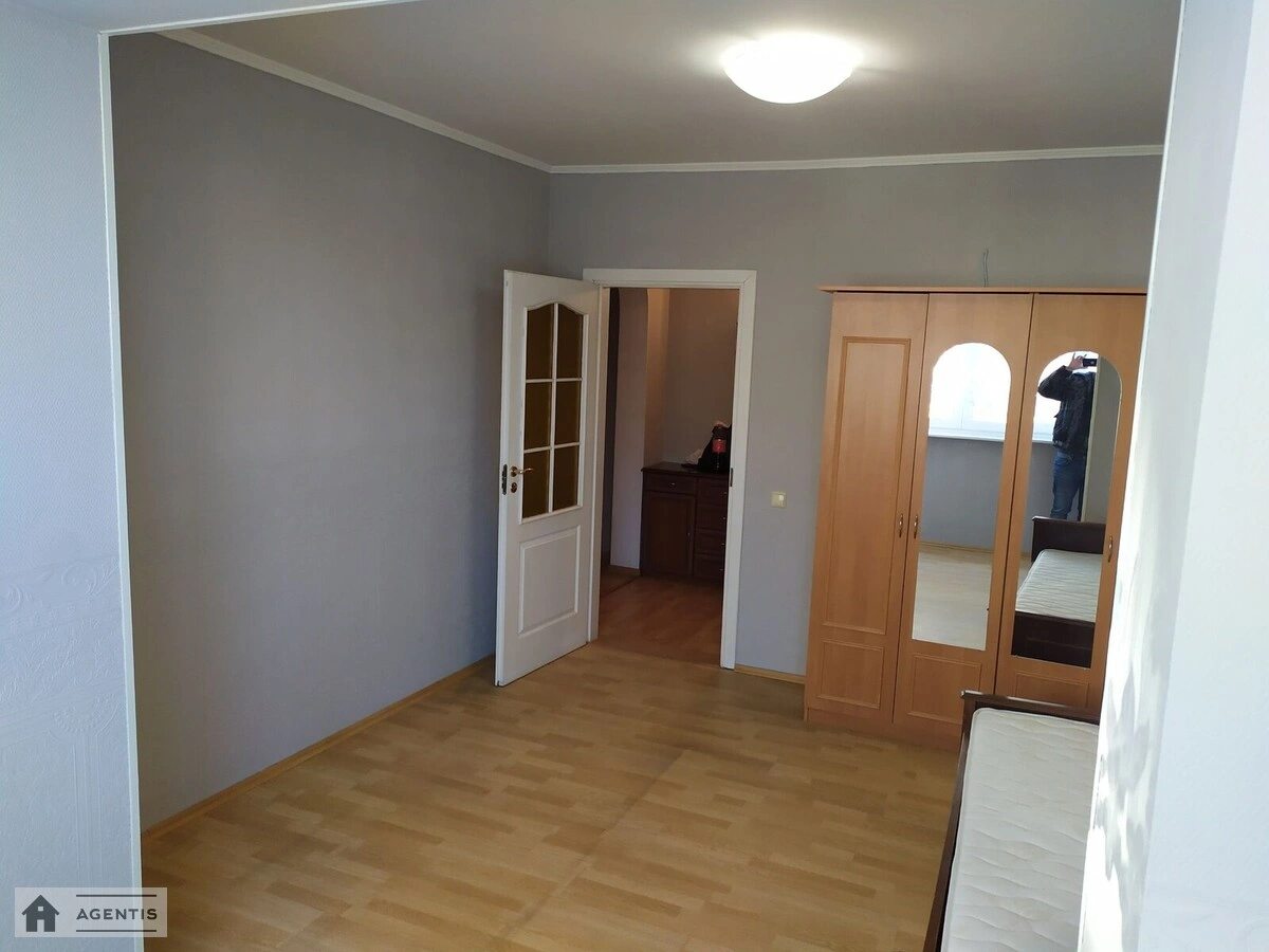 Apartment for rent 3 rooms, 74 m², 2nd fl./11 floors. 13, Voskresenskyy prosp. Perova, Kyiv. 