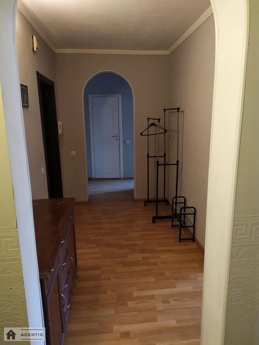 Apartment for rent 3 rooms, 74 m², 2nd fl./11 floors. 13, Voskresenskyy prosp. Perova, Kyiv. 