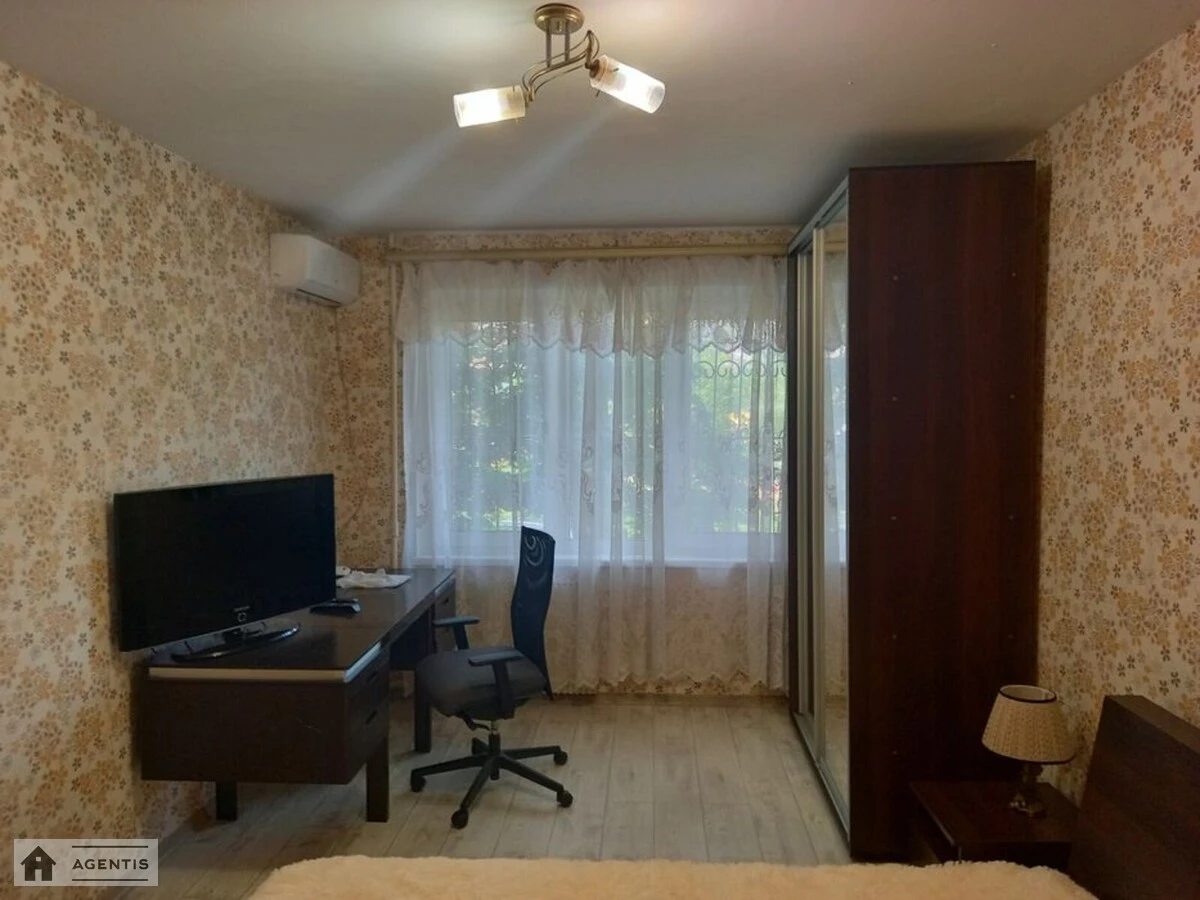 Сдам квартиру 1 комната, 34 m², 1 эт./9 этажей. 3, Героїв полку «Азов» вул. (Маршала Малиновського), Киев. 