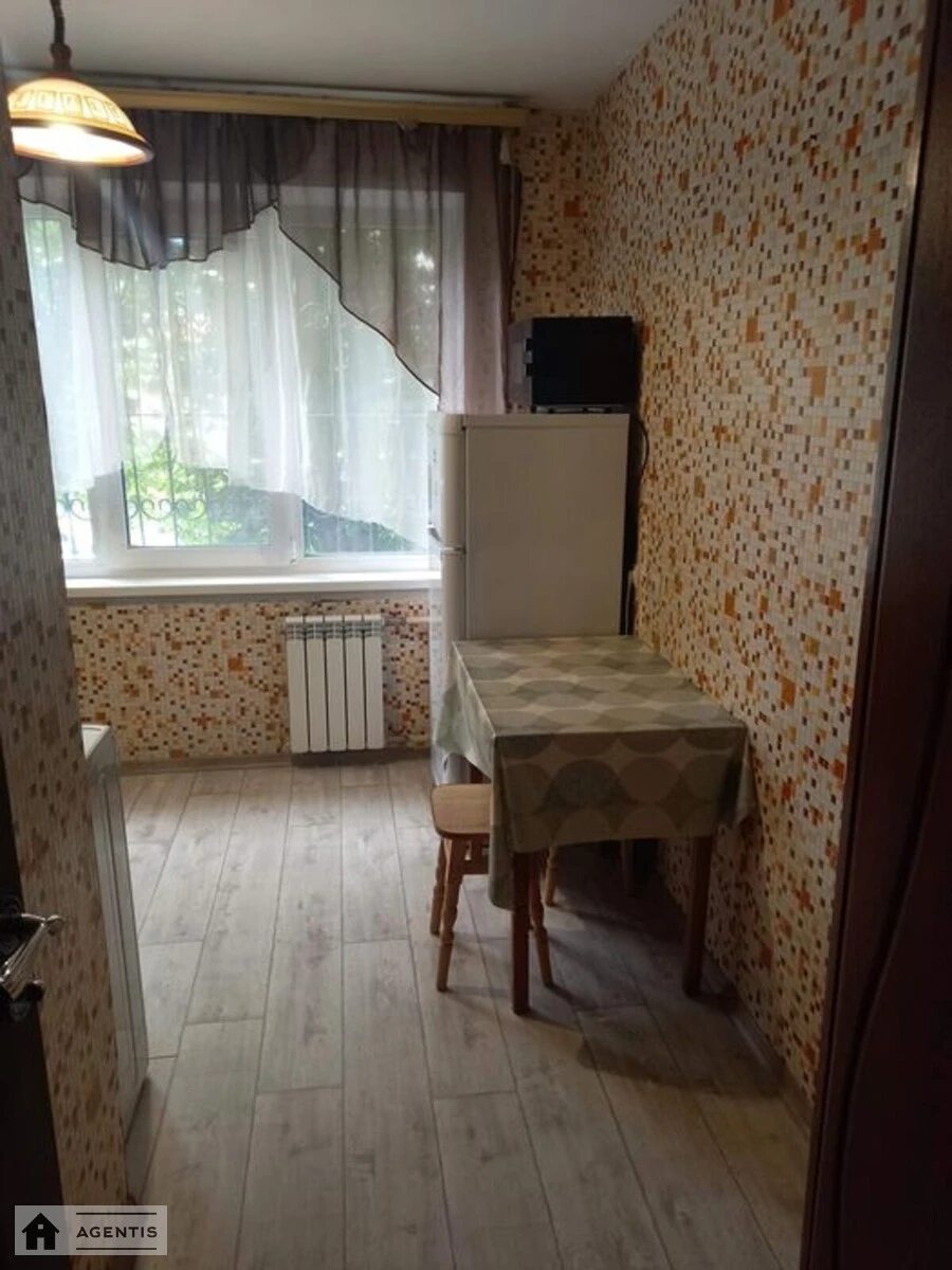 Сдам квартиру 1 комната, 34 m², 1 эт./9 этажей. 3, Героїв полку «Азов» вул. (Маршала Малиновського), Киев. 