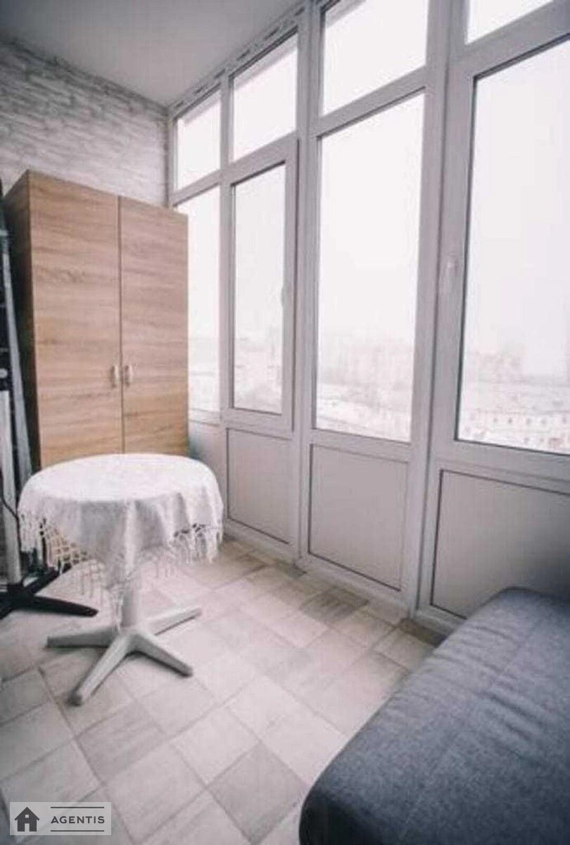 Apartment for rent 1 room, 33 m², 8th fl./9 floors. 36, Yevhena Konovaltsya vul. Shchorsa, Kyiv. 