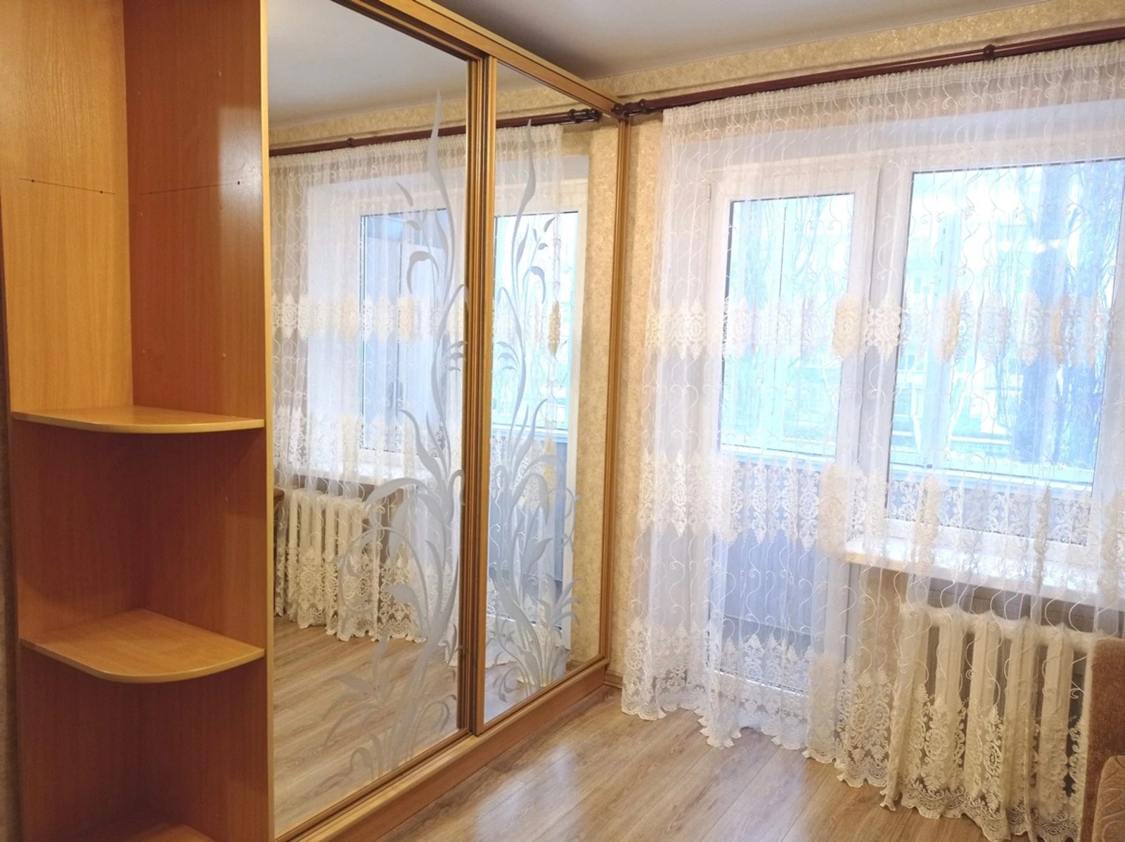 Apartment for rent 1 room, 30 m², 4th fl./9 floors. 13, Zhulya Verna bulv. Romena Rollana, Kyiv. 