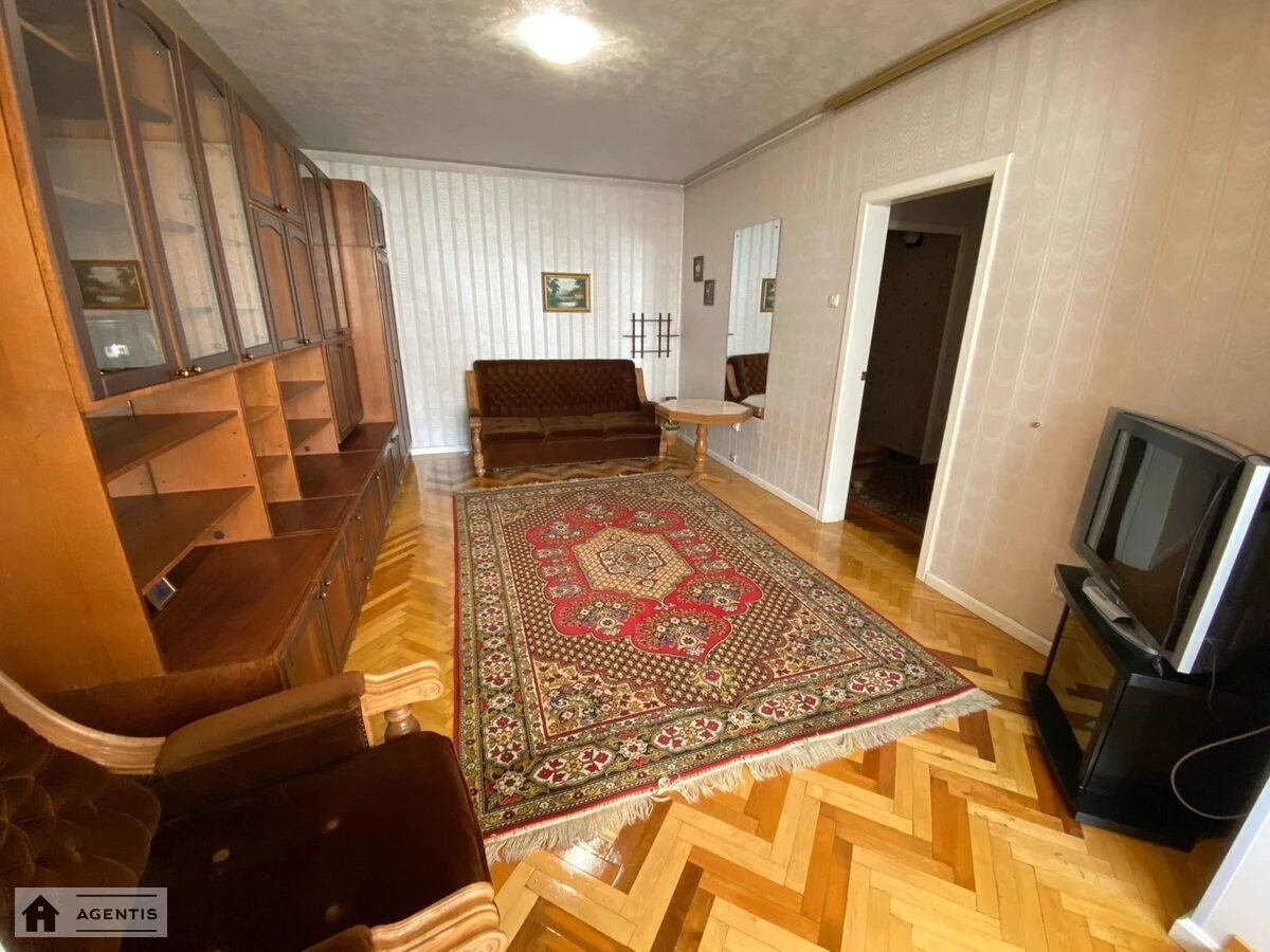 Сдам квартиру 3 комнаты, 80 m², 4 эт./16 этажей. 38, Червоної калини пр., Киев. 