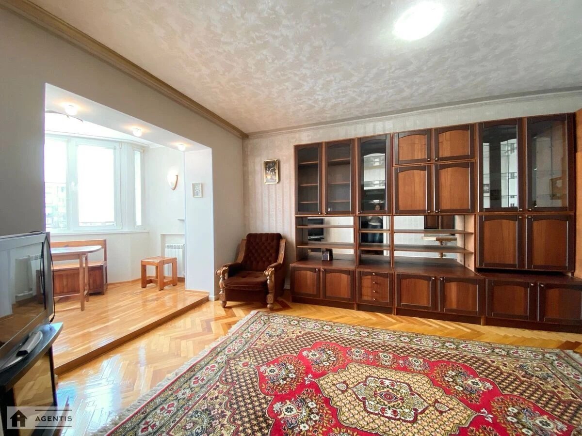 Apartment for rent 3 rooms, 80 m², 4th fl./16 floors. 38, Chervonoyi kalyny pr., Kyiv. 