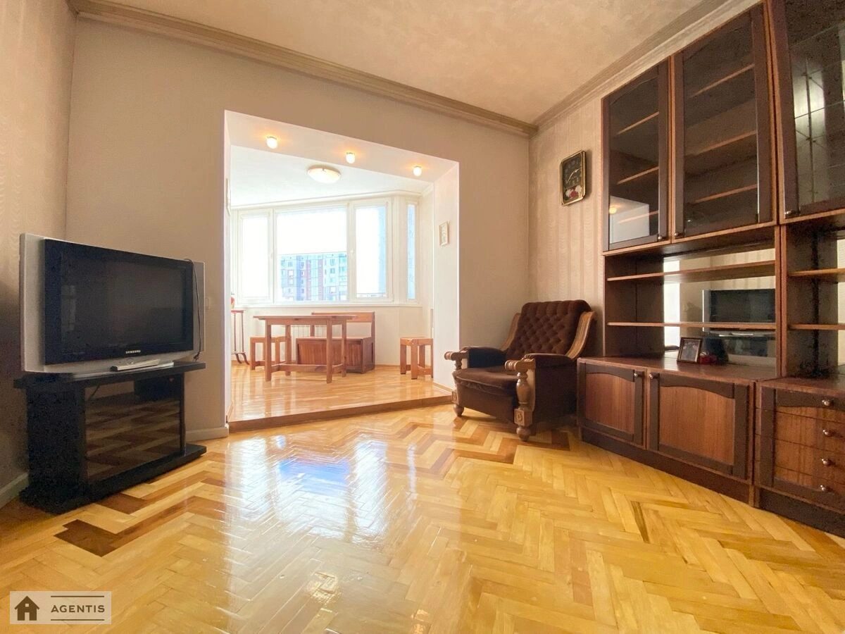 Apartment for rent 3 rooms, 80 m², 4th fl./16 floors. 38, Chervonoyi kalyny pr., Kyiv. 