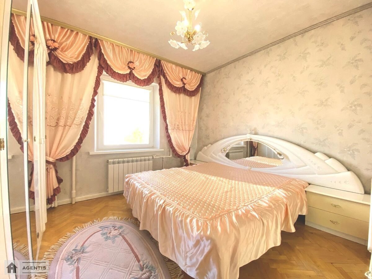 Apartment for rent 3 rooms, 80 m², 4th fl./16 floors. 38, Chervonoyi kalyny pr., Kyiv. 