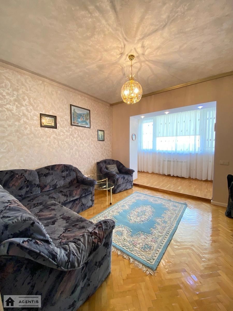 Apartment for rent 3 rooms, 80 m², 4th fl./16 floors. 38, Chervonoyi kalyny pr., Kyiv. 