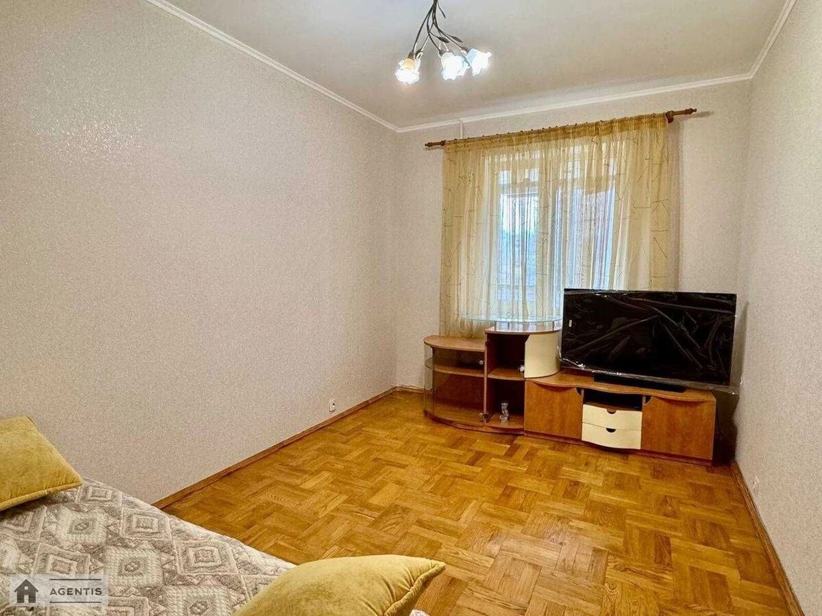 Сдам квартиру 2 комнаты, 52 m², 3 эт./15 этажей. 15, Лариси Руденко вул., Киев. 