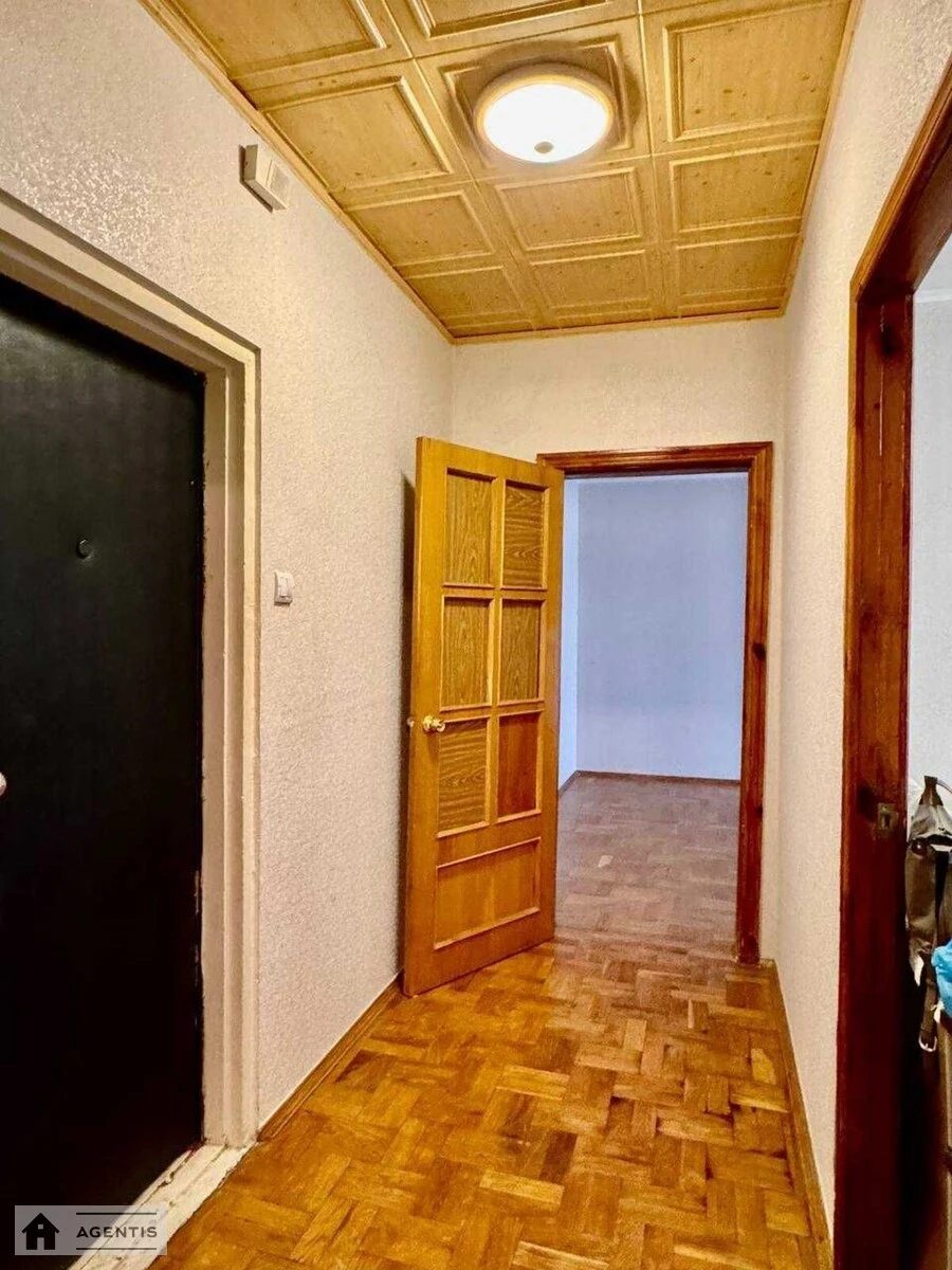 Сдам квартиру 2 комнаты, 52 m², 3 эт./15 этажей. 15, Лариси Руденко вул., Киев. 