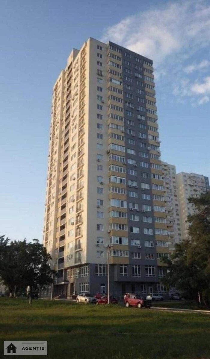 Сдам квартиру 1 комната, 63 m², 4 эт./25 этажей. 10, Воскресенський просп. Перова, Киев. 