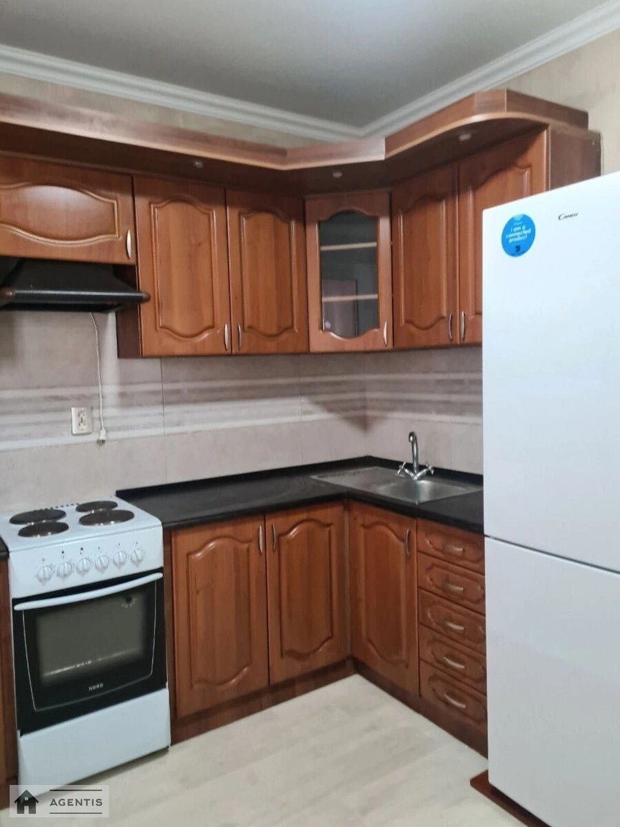 Сдам квартиру 2 комнаты, 60 m², 6 эт./12 этажей. 5, Вишняковская 5, Киев. 