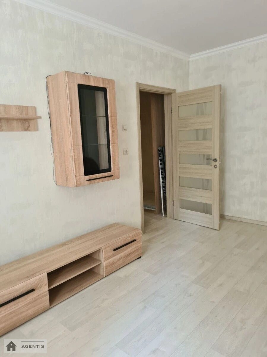 Сдам квартиру 2 комнаты, 60 m², 6 эт./12 этажей. 5, Вишняковская 5, Киев. 