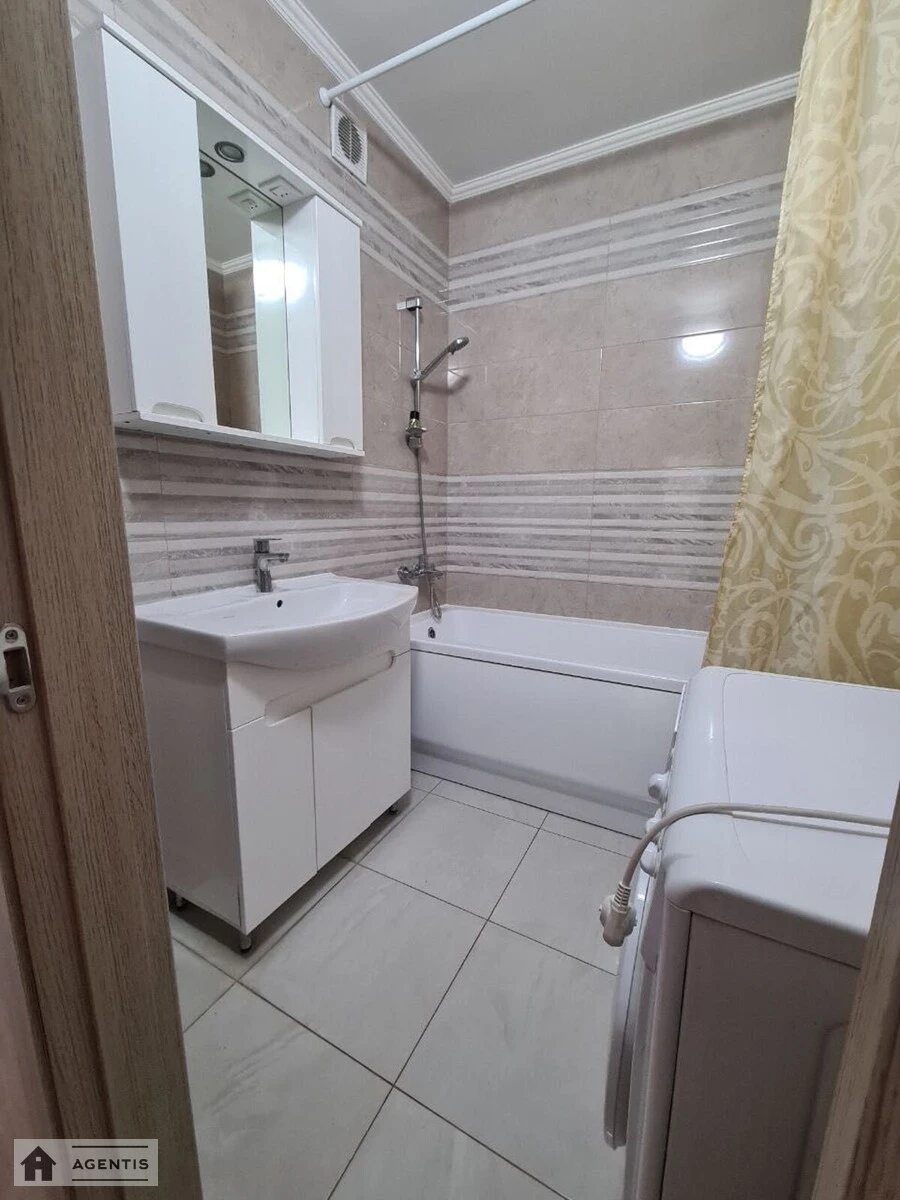 Сдам квартиру 2 комнаты, 60 m², 6 эт./12 этажей. 5, Вишняковская 5, Киев. 