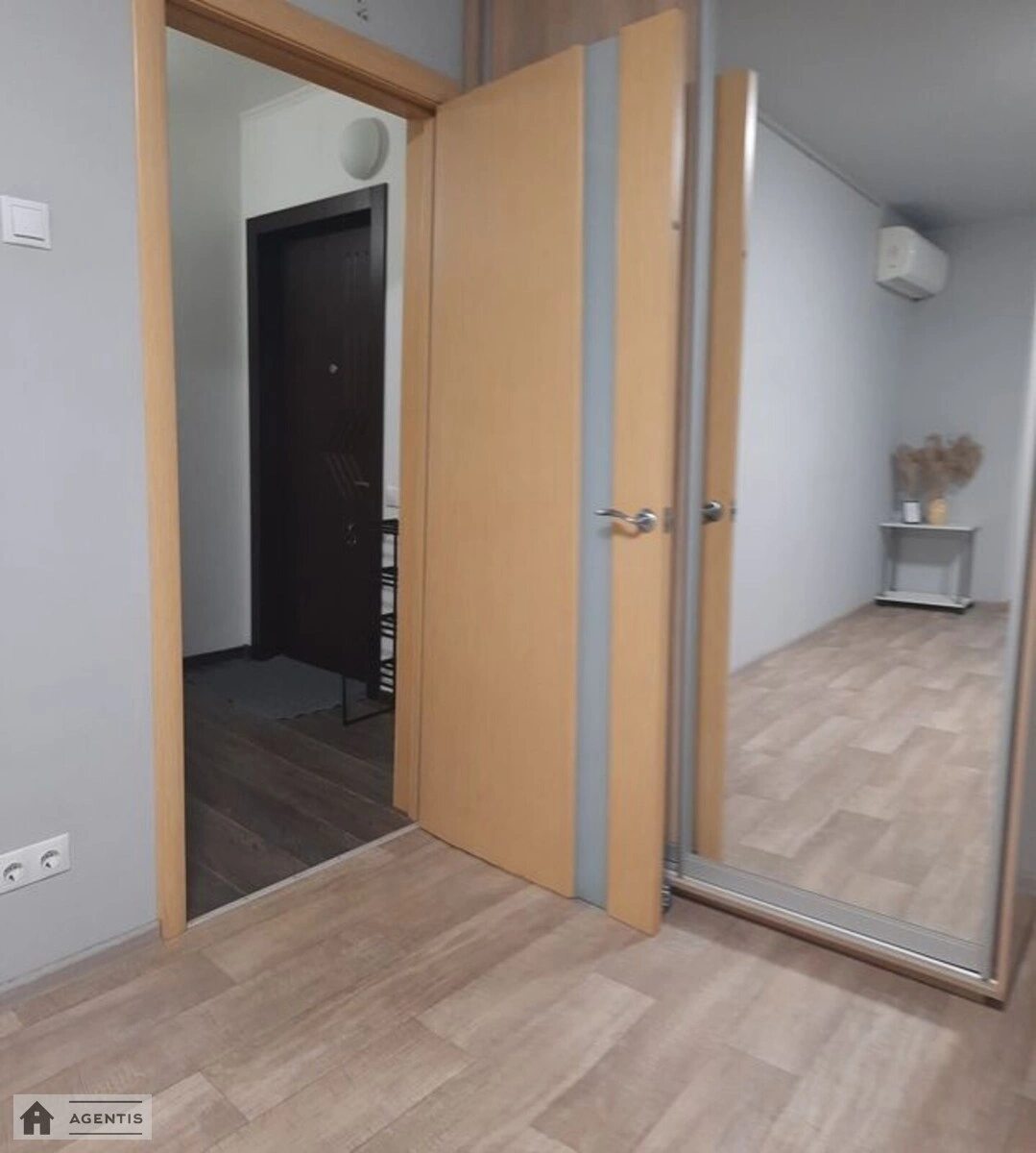 Apartment for rent 1 room, 44 m², 15th fl./16 floors. 28, Mykoly Bazhana prosp., Kyiv. 