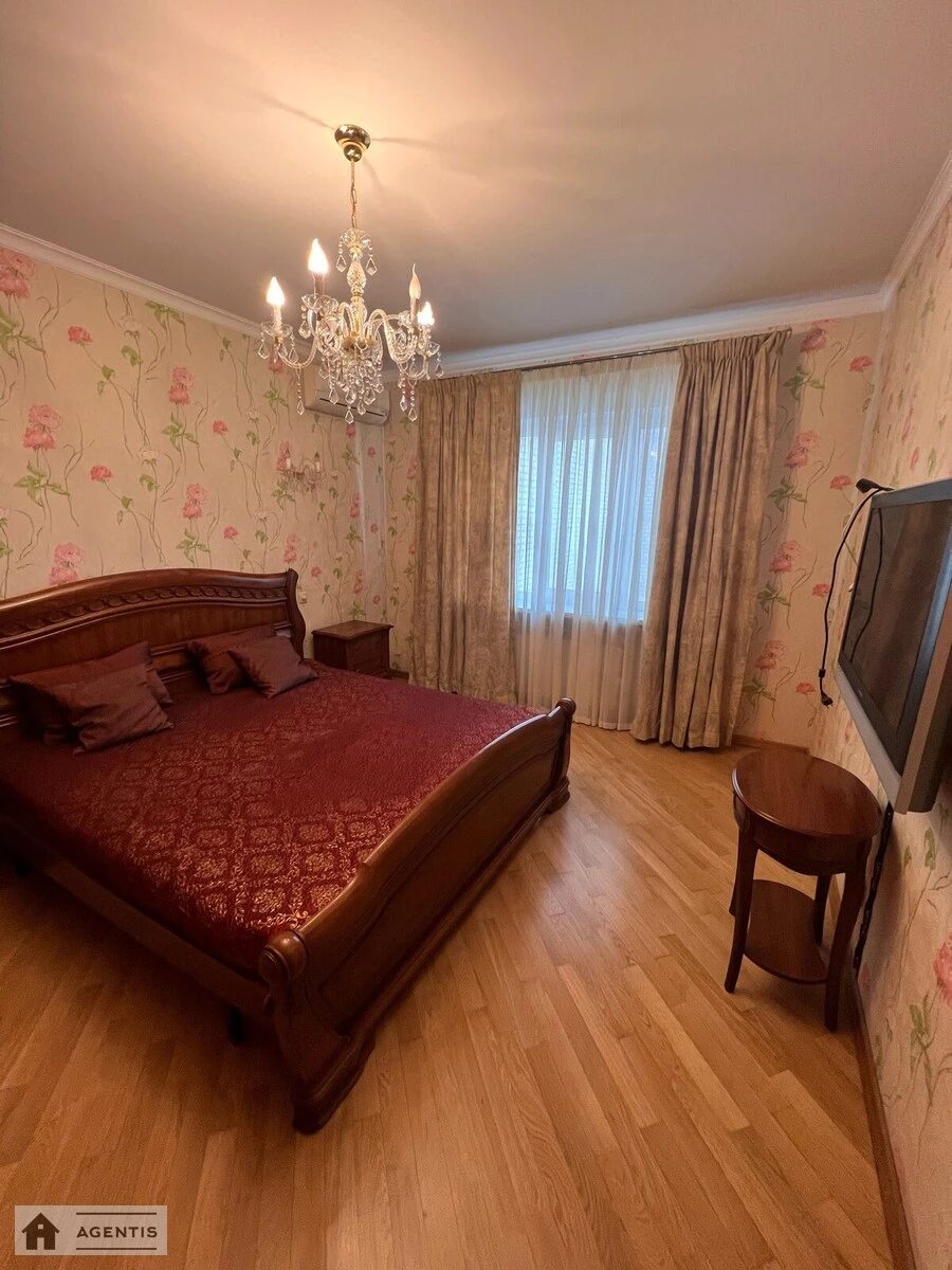 Сдам квартиру 4 комнаты, 140 m², 9 эт./16 этажей. 31, Драгоманова 31, Киев. 