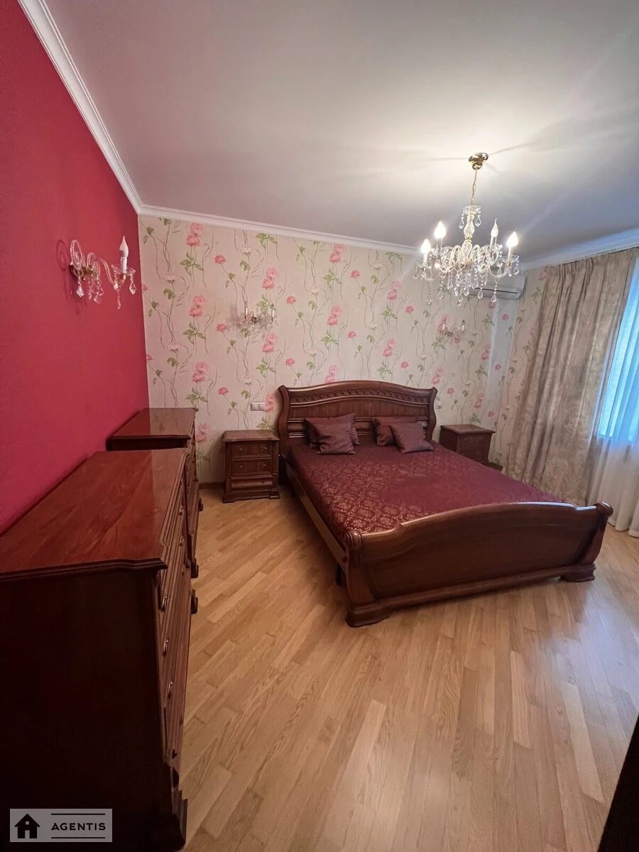 Сдам квартиру 4 комнаты, 140 m², 9 эт./16 этажей. 31, Драгоманова 31, Киев. 