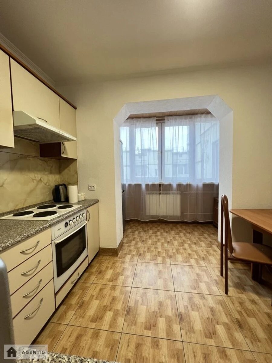 Apartment for rent 4 rooms, 90 m², 11th fl./16 floors. 46, Vadyma Hetmana vul., Kyiv. 