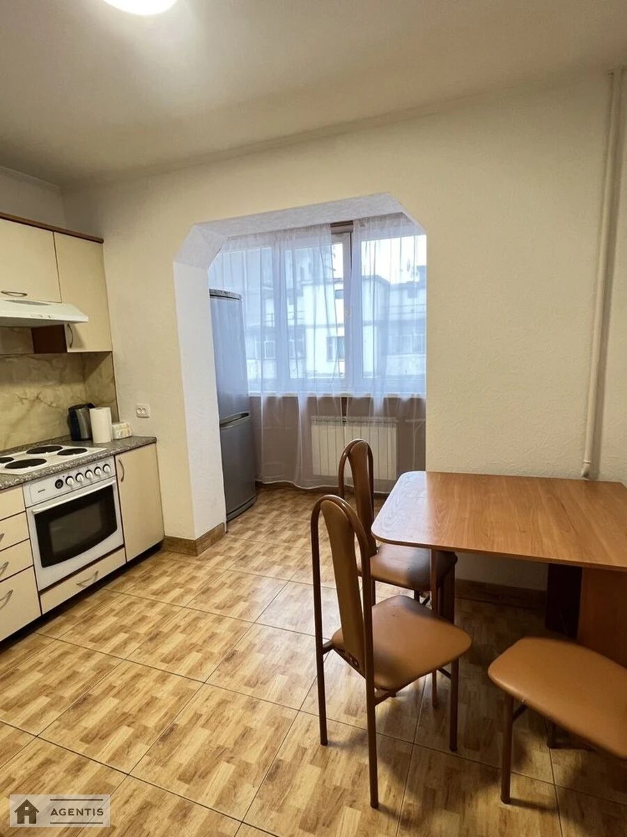 Apartment for rent 4 rooms, 90 m², 11th fl./16 floors. 46, Vadyma Hetmana vul., Kyiv. 