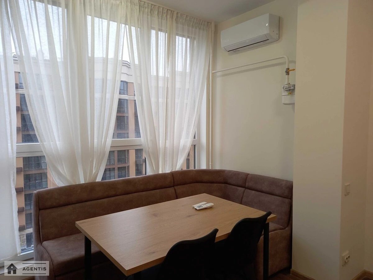 Apartment for rent 1 room, 40 m², 4th fl./10 floors. Novoselky. 