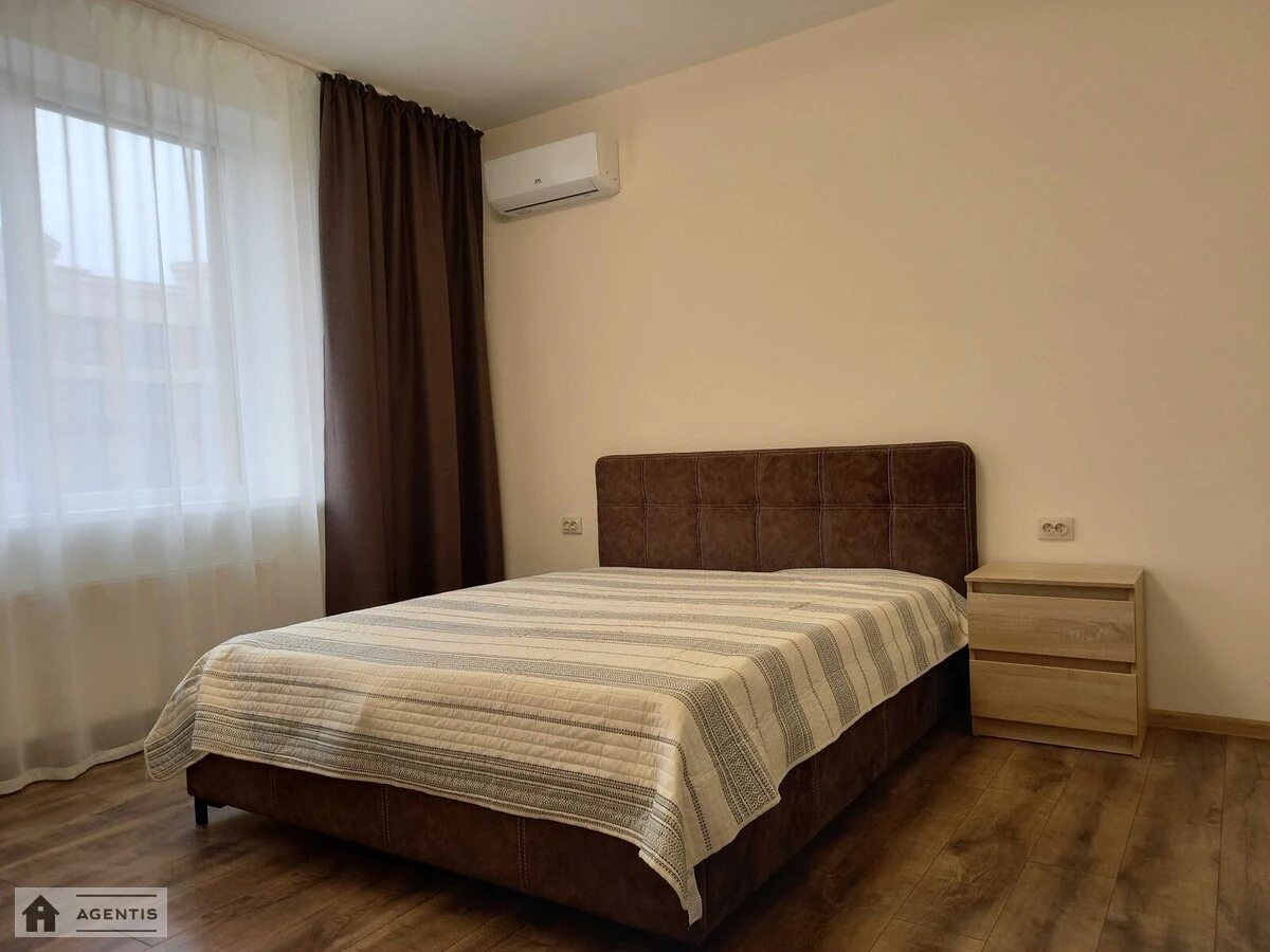 Apartment for rent 1 room, 40 m², 4th fl./10 floors. Novoselky. 