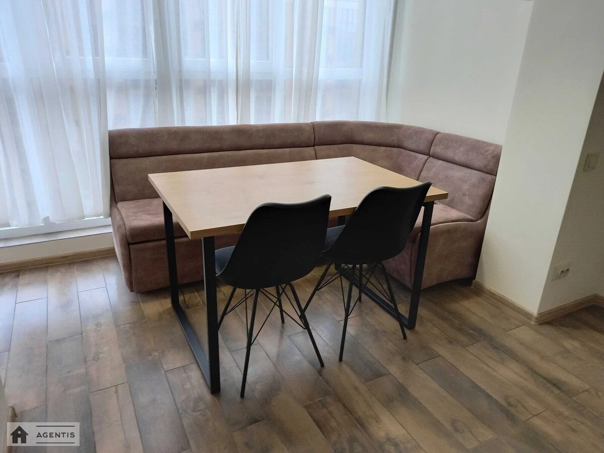 Apartment for rent 1 room, 40 m², 4th fl./10 floors. Novoselky. 