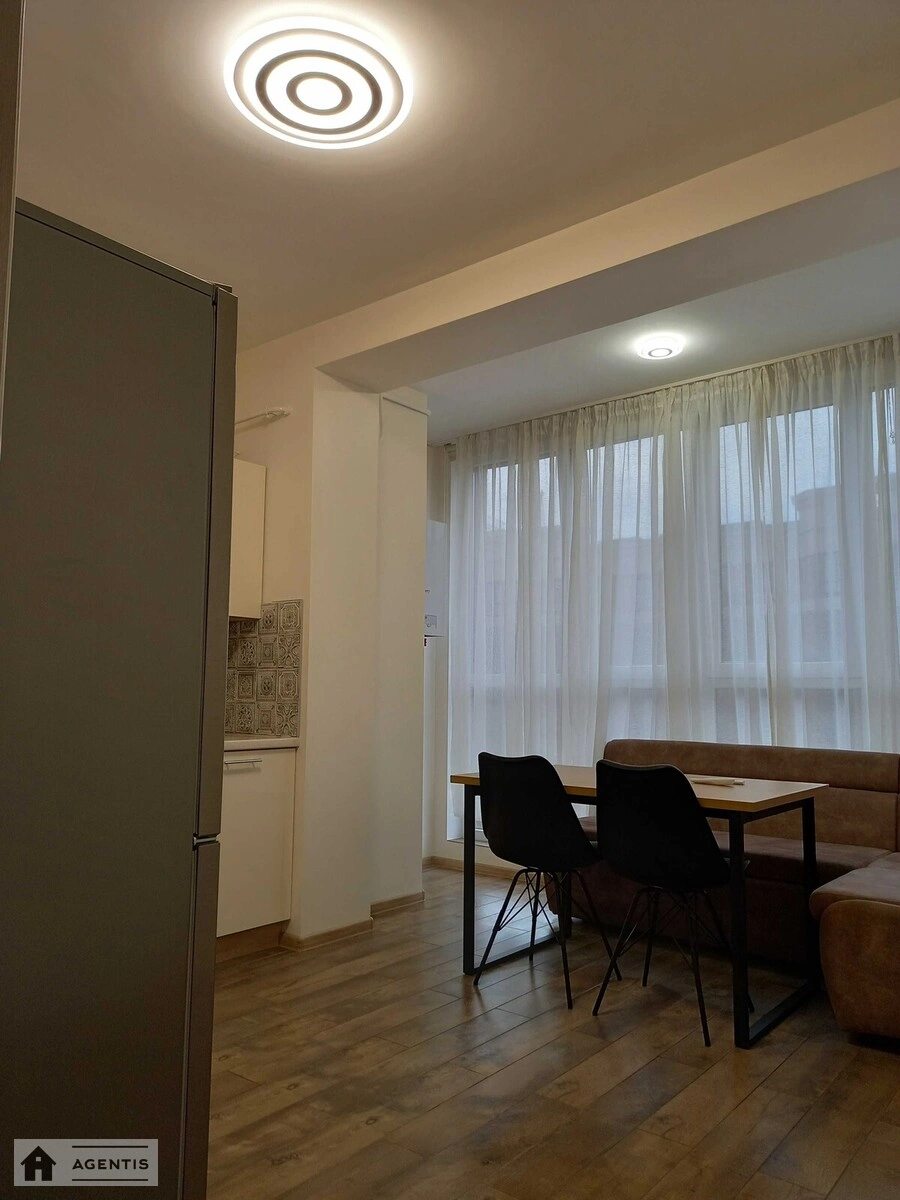 Apartment for rent 1 room, 40 m², 4th fl./10 floors. Novoselky. 