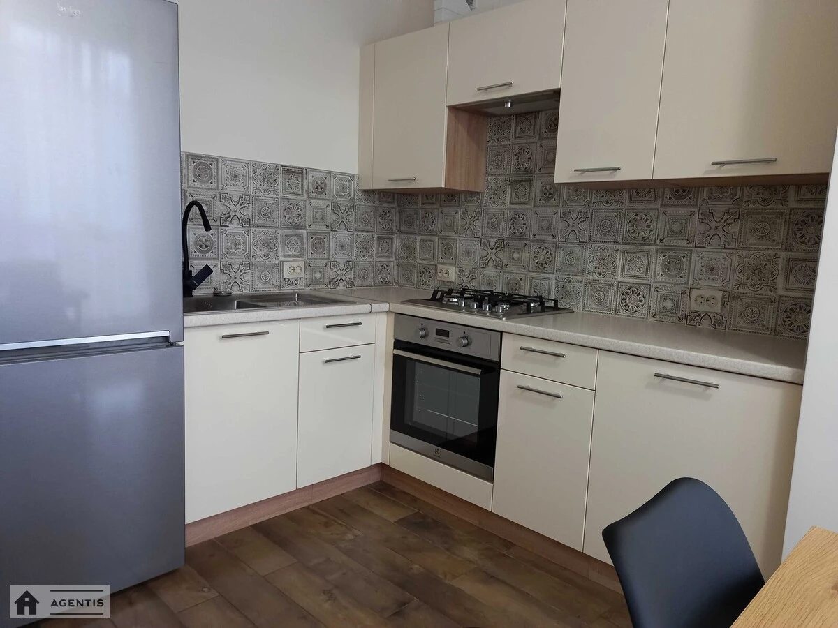 Apartment for rent 1 room, 40 m², 4th fl./10 floors. Novoselky. 