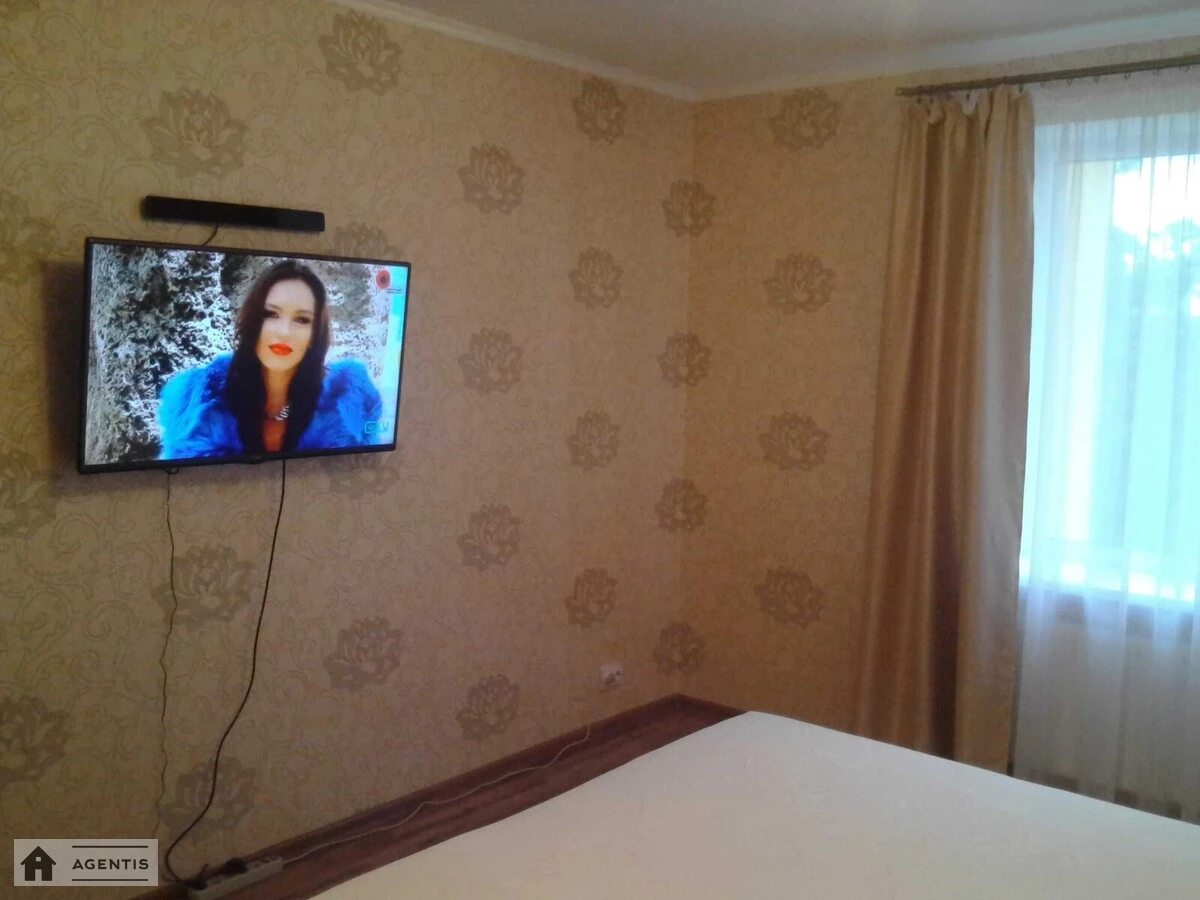 Apartment for rent 1 room, 40 m², 2nd fl./10 floors. Voloshkova , Petropavlovskaya  Borshchahovka. 