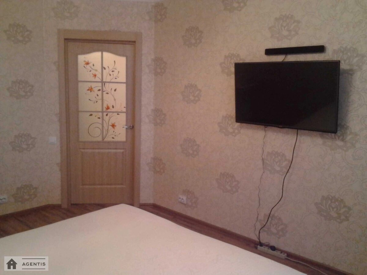 Apartment for rent 1 room, 40 m², 2nd fl./10 floors. Voloshkova , Petropavlovskaya  Borshchahovka. 