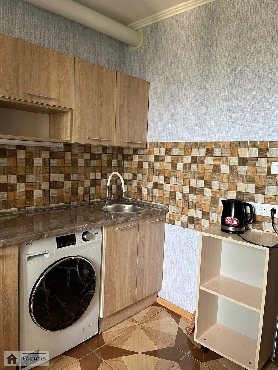 Сдам квартиру 2 комнаты, 53 m², 10 эт./16 этажей. 17, Академіка Доброхотова вул., Киев. 