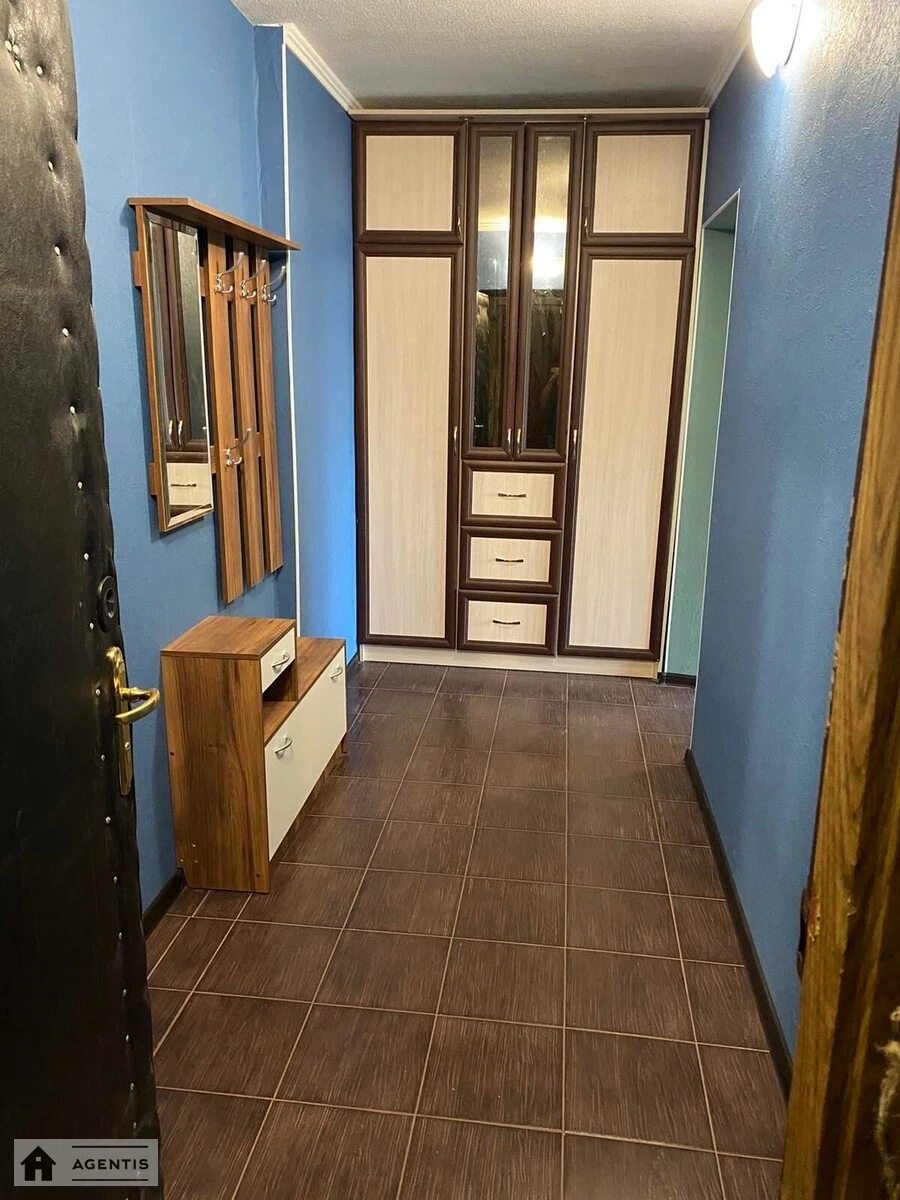 Сдам квартиру 2 комнаты, 53 m², 10 эт./16 этажей. 17, Академіка Доброхотова вул., Киев. 