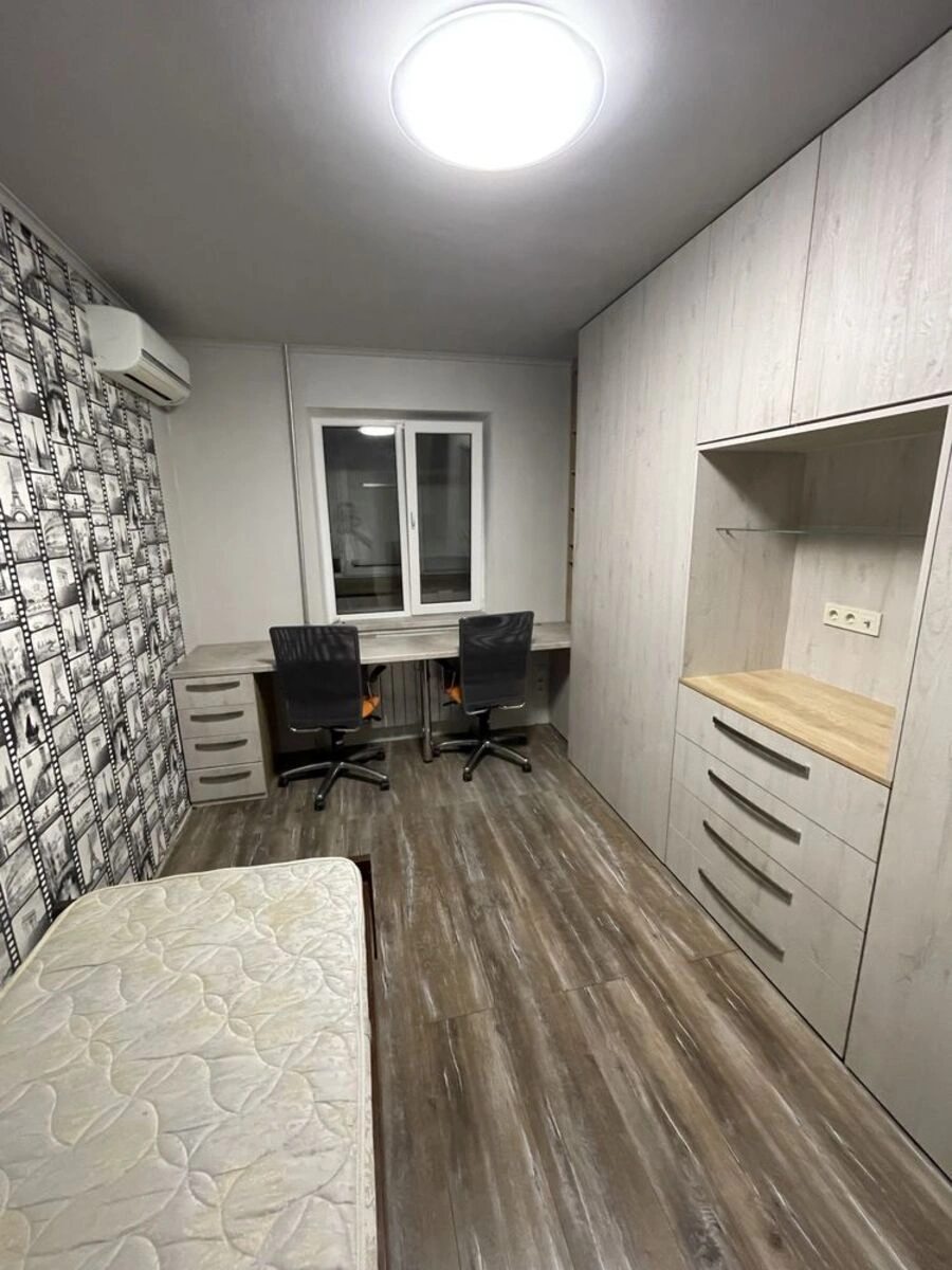 Сдам квартиру 2 комнаты, 52 m², 5 эт./10 этажей. 12, Вишняковская 12, Киев. 