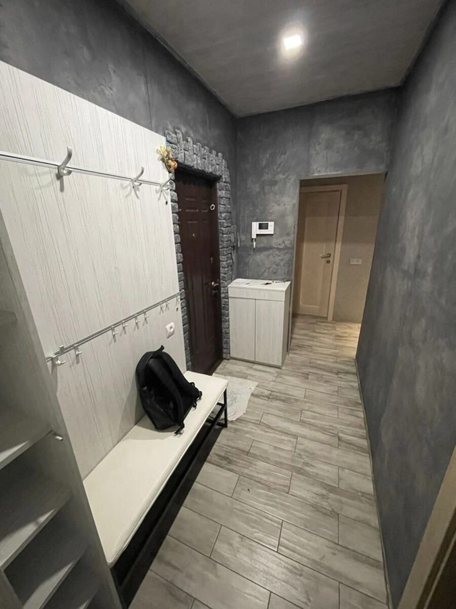 Сдам квартиру 2 комнаты, 52 m², 5 эт./10 этажей. 12, Вишняковская 12, Киев. 