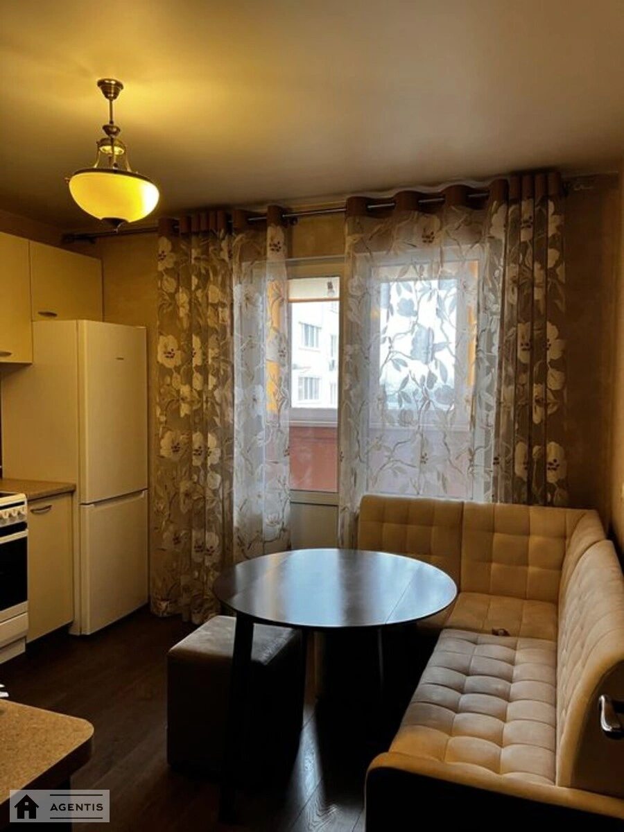 Apartment for rent 1 room, 37 m², 3rd fl./10 floors. Serhiya Danchenka vul., Kyiv. 