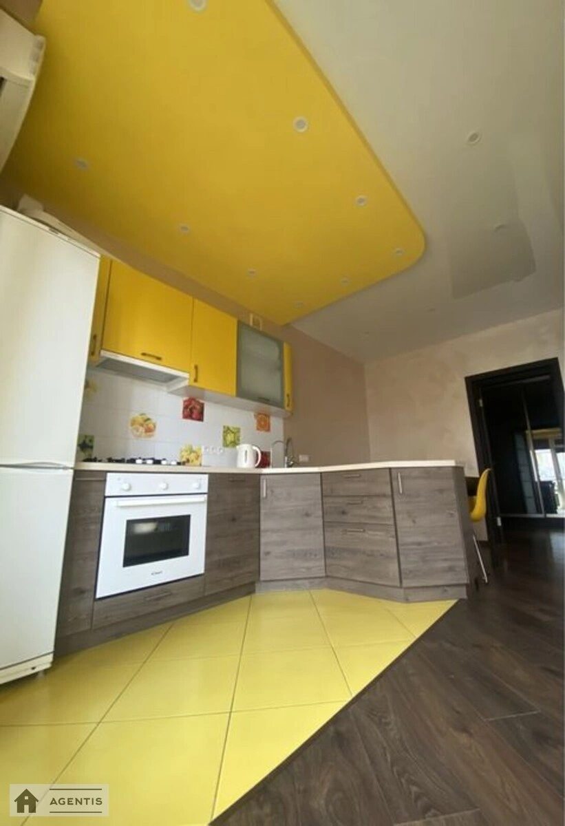 Apartment for rent 1 room, 50 m², 3rd fl./6 floors. Zamkovetcka, Kyiv. 