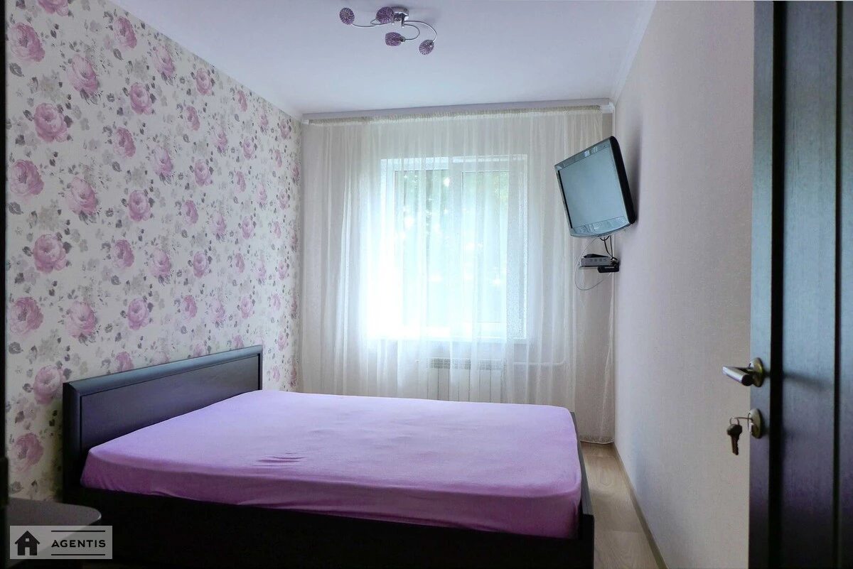 Сдам квартиру 2 комнаты, 48 m², 4 эт./9 этажей. 18, Гната Юри вул., Киев. 