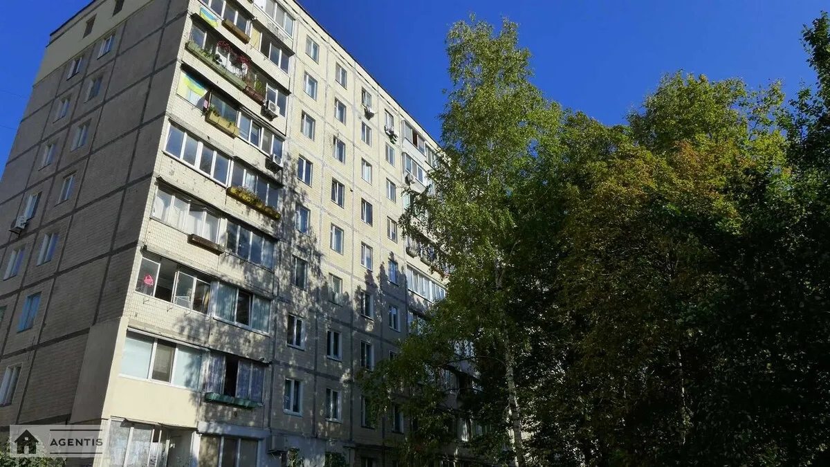 Сдам квартиру 2 комнаты, 48 m², 4 эт./9 этажей. 18, Гната Юри вул., Киев. 