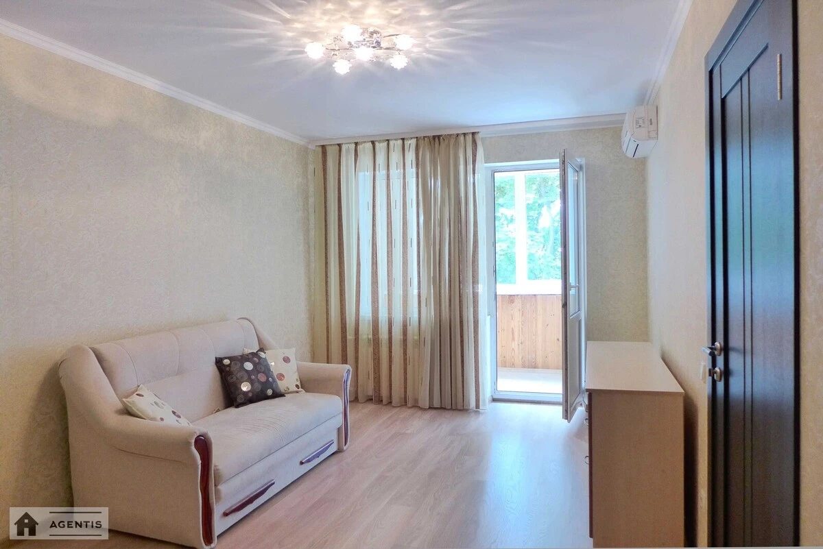 Сдам квартиру 2 комнаты, 48 m², 4 эт./9 этажей. 18, Гната Юри вул., Киев. 