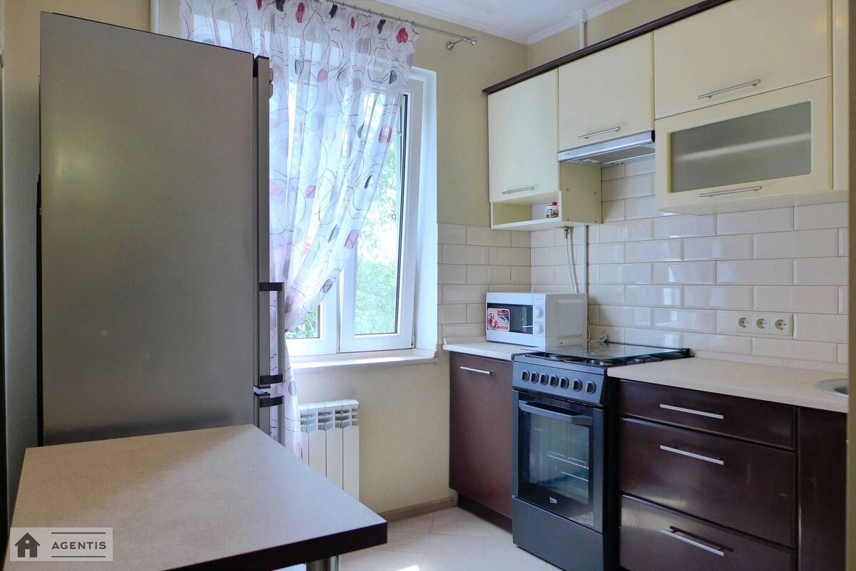 Сдам квартиру 2 комнаты, 48 m², 4 эт./9 этажей. 18, Гната Юри вул., Киев. 