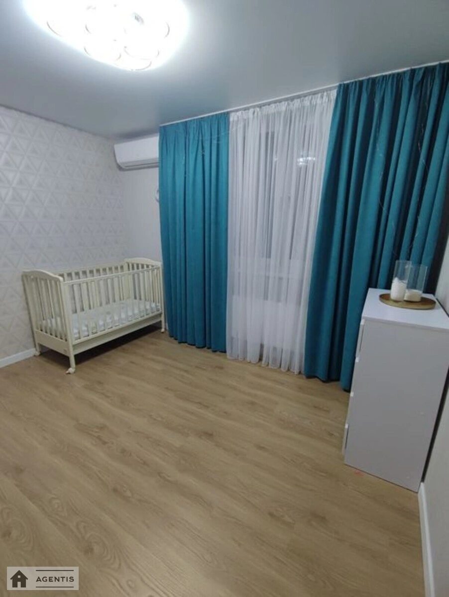 Apartment for rent 3 rooms, 70 m², 8th fl./26 floors. Solomiyi Krushelnytskoyi vul., Kyiv. 