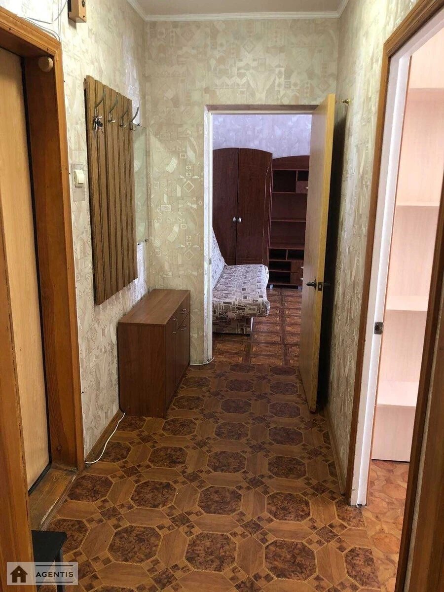 Сдам квартиру 2 комнаты, 52 m², 5 эт./9 этажей. Тетяни Яблонської вул., Киев. 