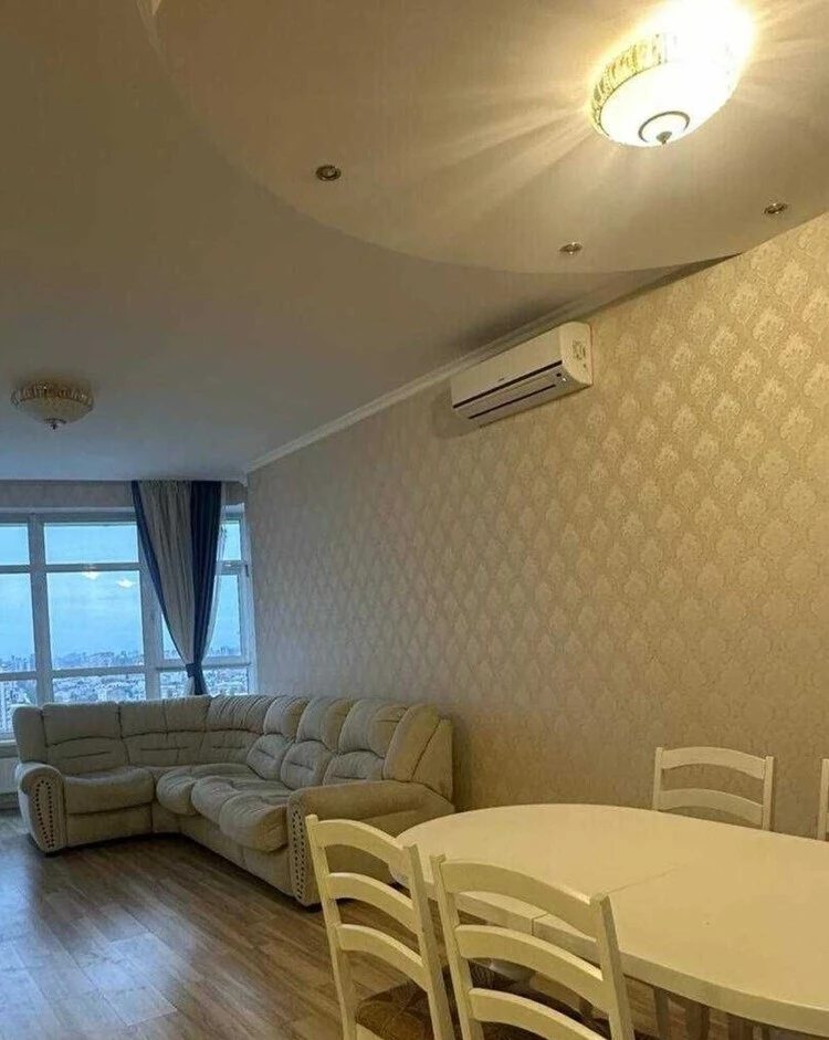 Сдам квартиру 2 комнаты, 90 m², 26 эт./47 этажей. 7, Кловский 7, Киев. 