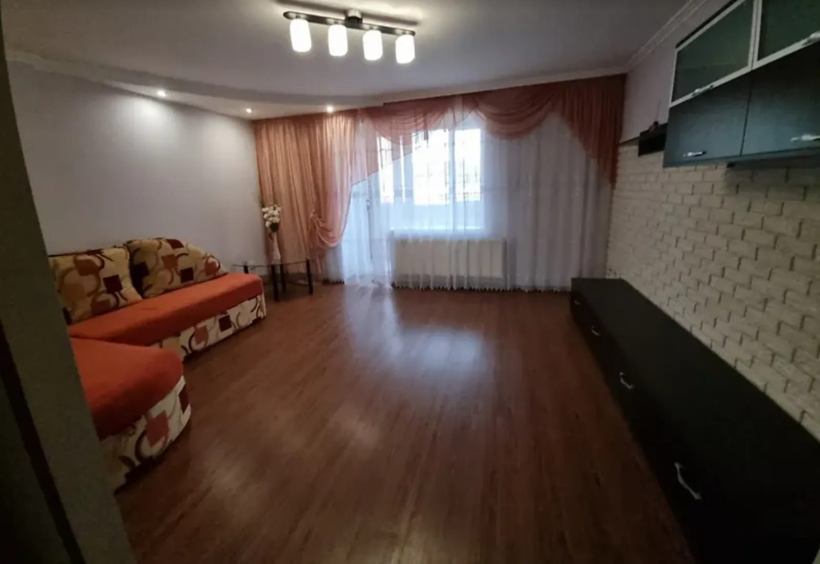 Apartments for sale 2 rooms, 60 m², 3rd fl./5 floors. Velykaya Berezovytsa. 